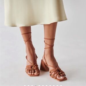 NWT Dolce Vita Kash Sandal Cedar Brown Leather